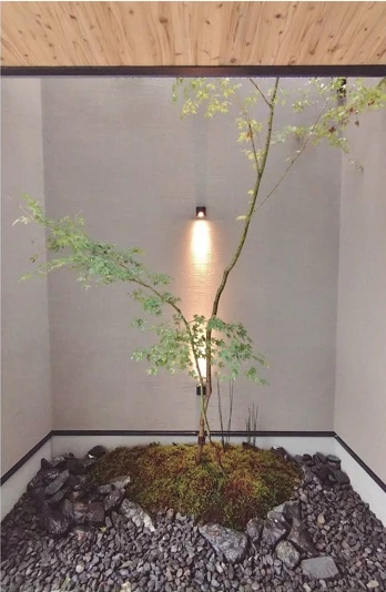 モダングレージュの家の光と素材